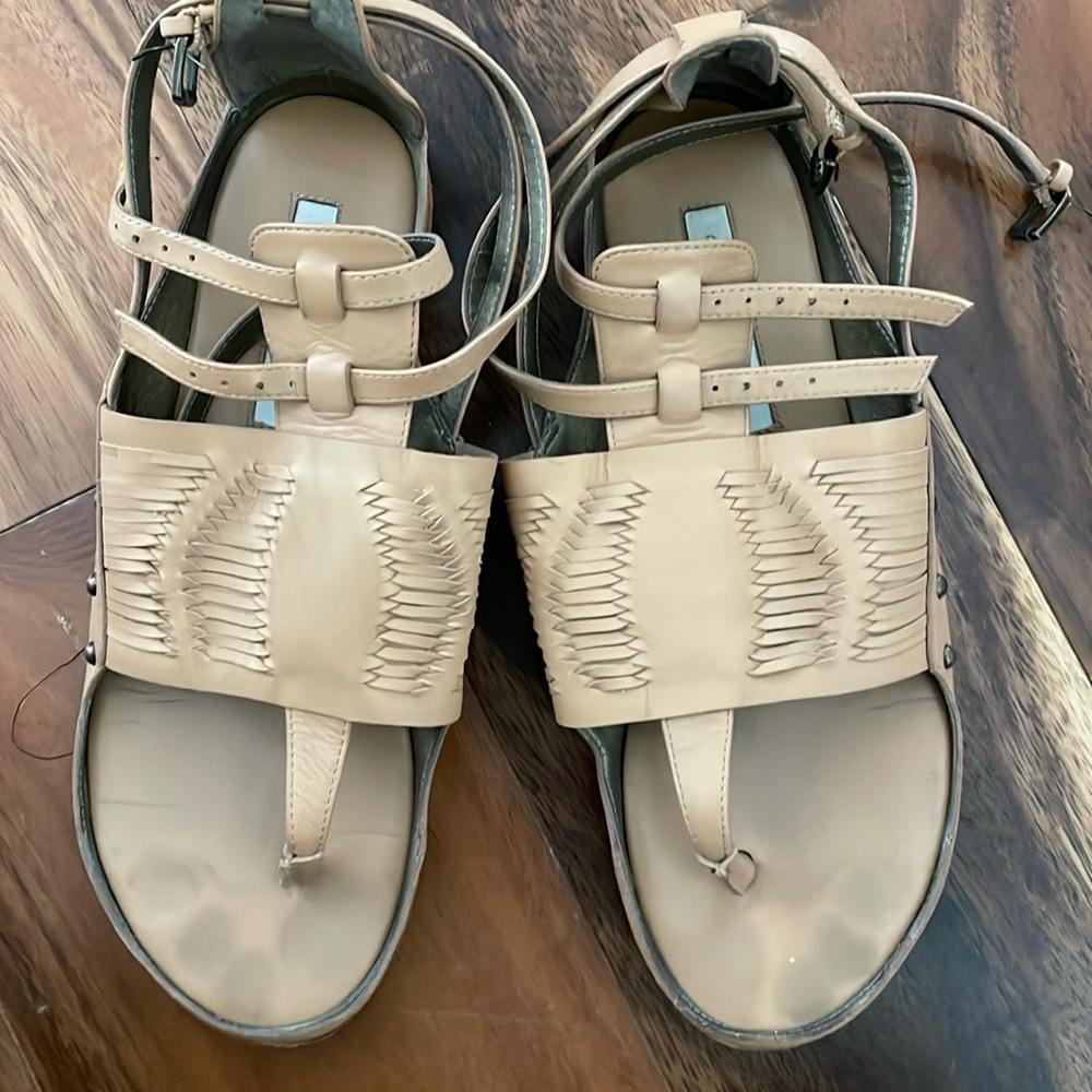 Cynthia Vincent 7.5 leather sandals